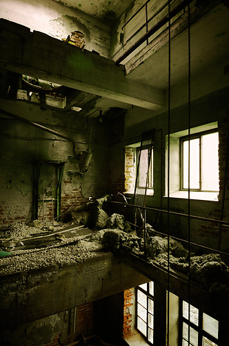 House of ghost machinery  The shaft