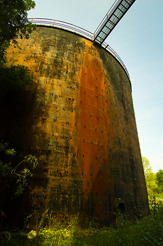 Oil tank